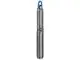 Unterwasserpumpe von Grundfos mit einem langen, schlanken Design und einem blauen Haltegriff. Gehäuse aus Metall und sichtbare Pumpenelemente.